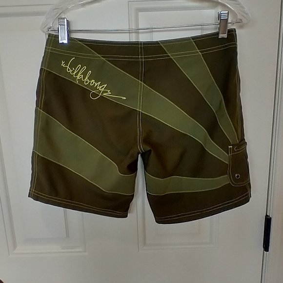 Women's Size 1 (XS) Billabong green Board Shorts - Picture 5 of 9